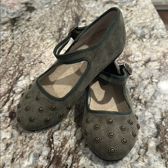 Joyfolie Green Dress Shoes with Perforated Design - Picture 2 of 4